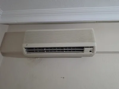 Duvar tipi iç ünite — servis öncesi genel görünüm